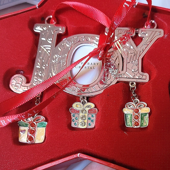 Tipperary Crystal 🎄 JOY Photo Frame Christmas Ornament w/ Hanging Gift Charms! - Picture 7 of 9